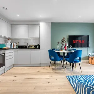  Apartment 1 Bedroom Ocean Village Luxurious, Stylish & Cosy Apartment, Location In Southampton, Sleeps 4 - Summer Special Offer! - By Blue Puffin United Kingdom